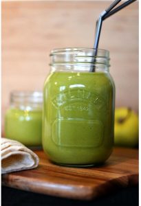 Green Thickie in a mason jar with two straws